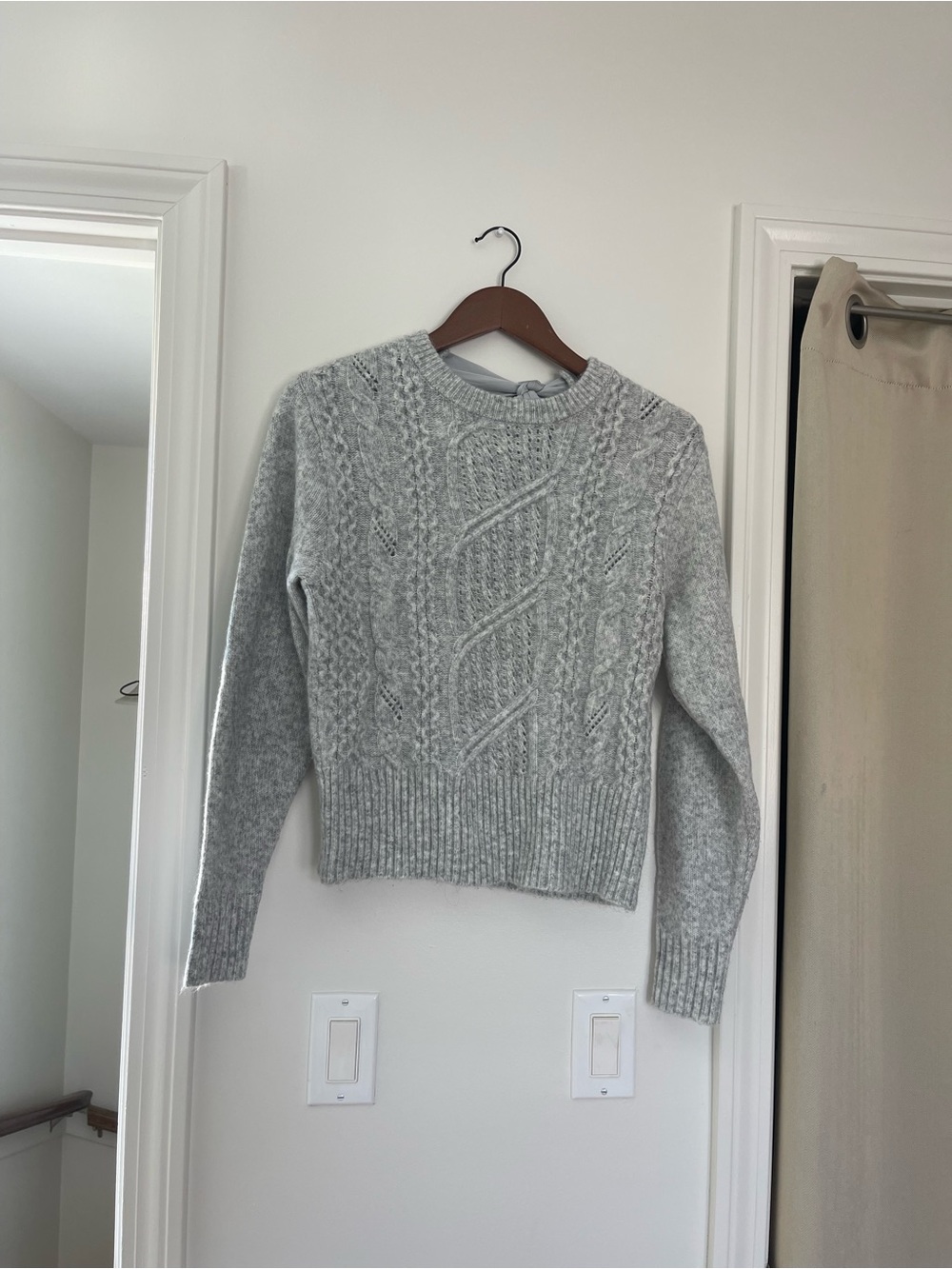 Express Cozy Cable-Knit Crewneck Sweater - Light Gray Size XS